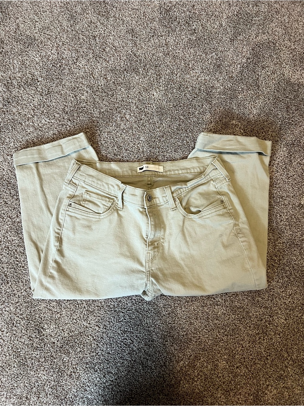 Levi's Women's Khaki Green Capri Pants with Rolled Hem - Picture 2 of 5